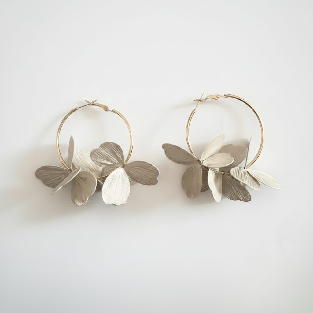 boucles-oreilles-magnolia-creole-doree-petales-argent-fond-blanc