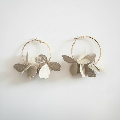 boucles-oreilles-magnolia-creole-doree-petales-argent-fond-blanc