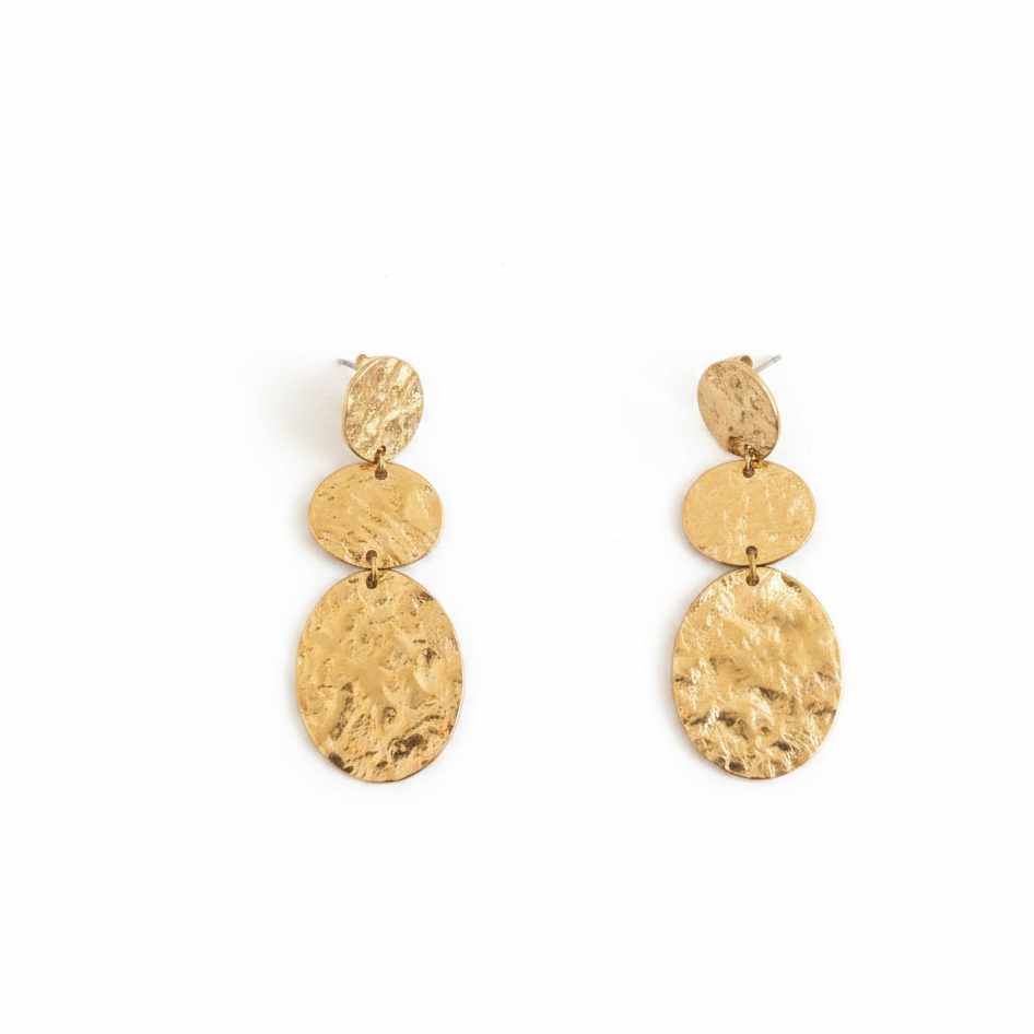 Boucles d'oreilles Mimosa trois disques ovales martelés dorés cascade fond blanc KD Softy Bijoux