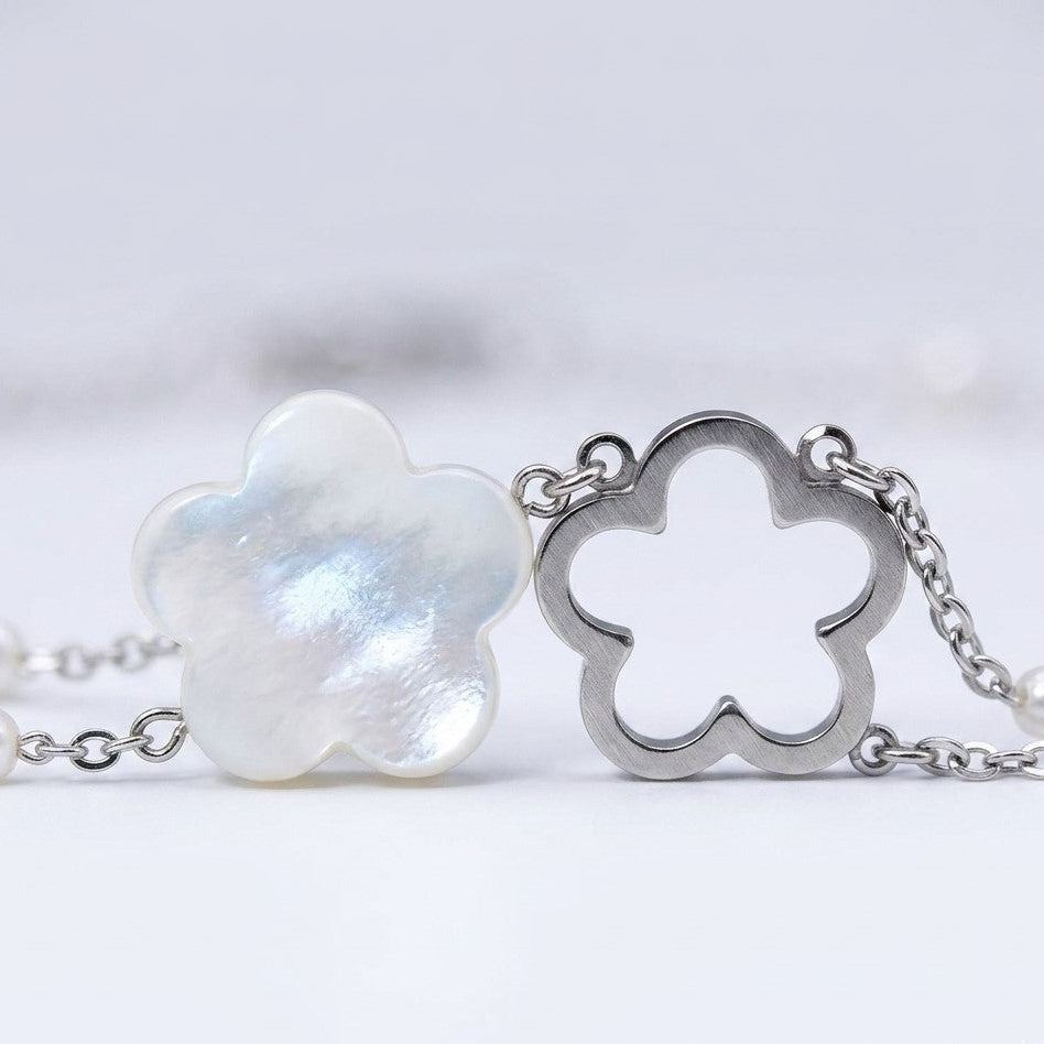 Macro fleur nacrée irisée contour ajouré argenté bracelet double rangs acier inoxydable