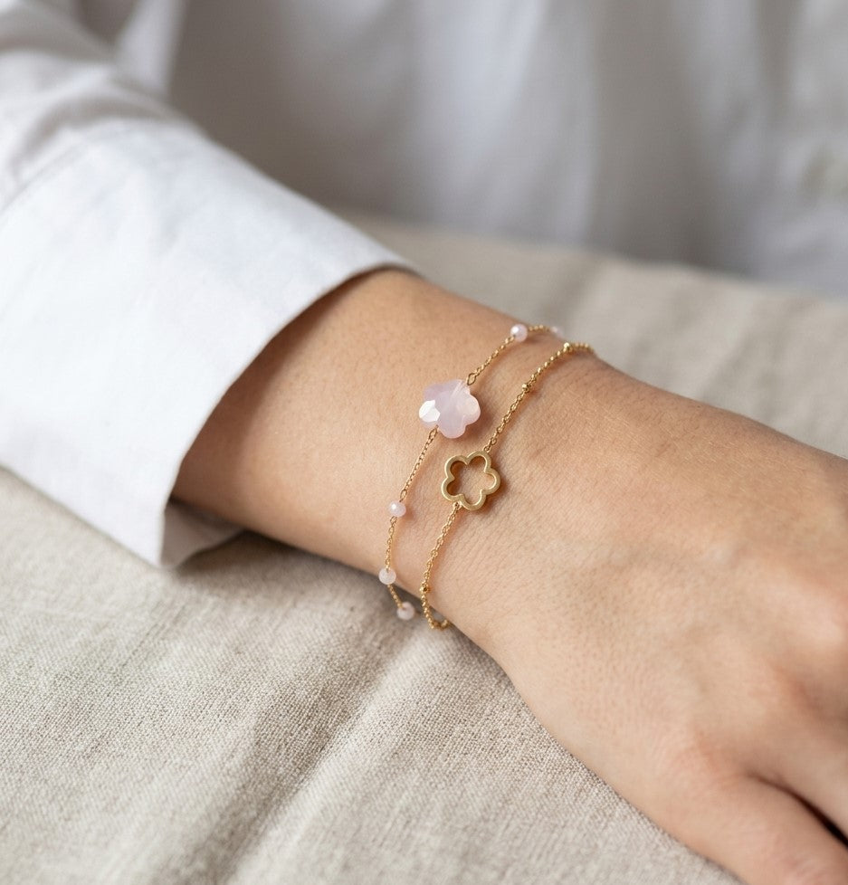 Bracelet Bloom rose double rangs porté au poignet acier inoxydable doré – KD Softy Bijoux
