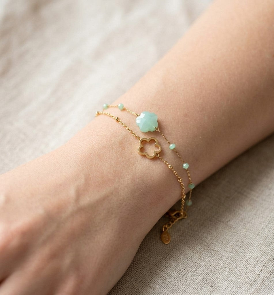 Bracelet Bloom vert eau double rangs porté au poignet acier inoxydable doré – KD Softy Bijoux