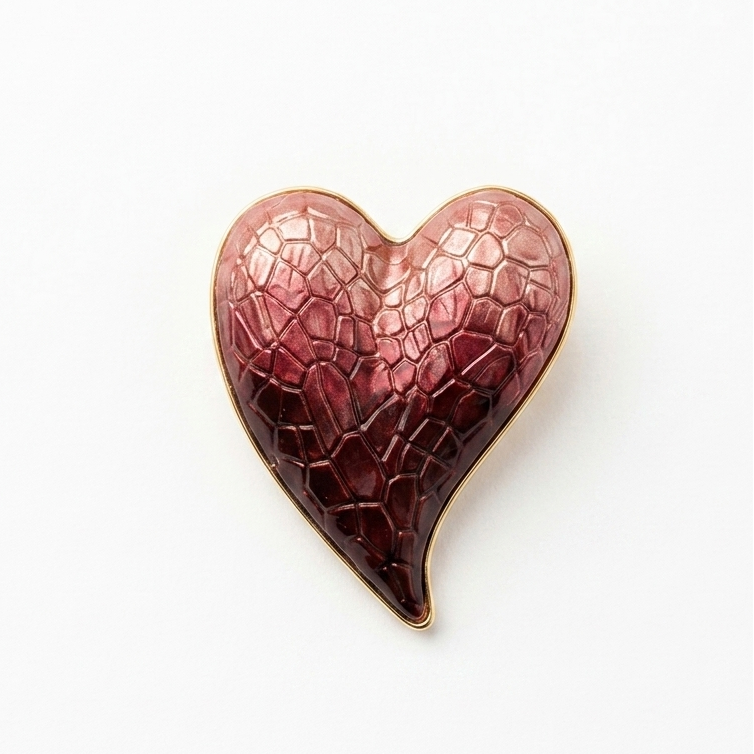 Broche aimantée Alma coeur texturé dégradé bordeaux rose métal doré fond blanc KD Softy Bijoux