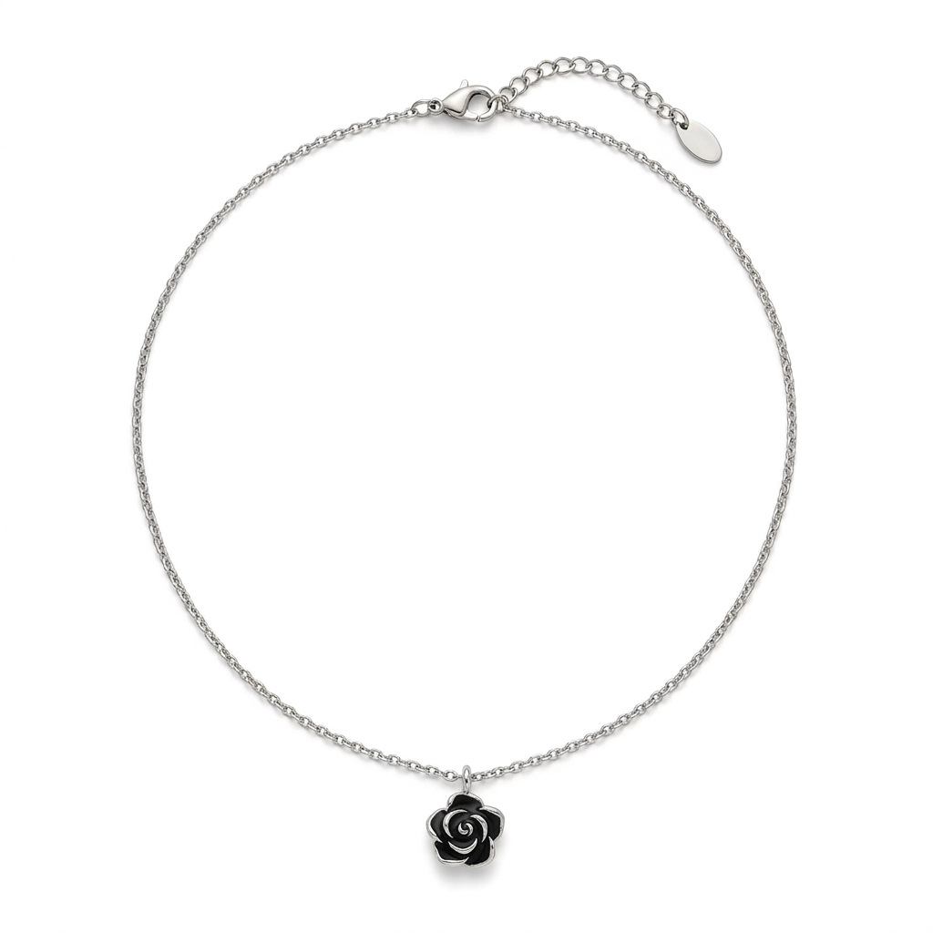 Collier Rosa chaîne argentée pendentif rose 3D sculptée noire fond blanc KD Softy Bijoux