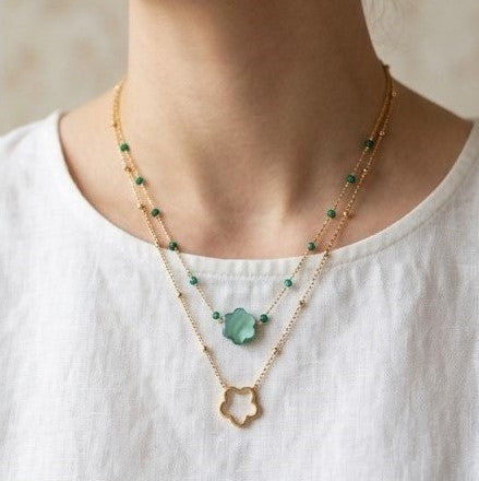Collier Bloom émeraude double rangs porté au cou acier inoxydable doré KD Softy Bijoux